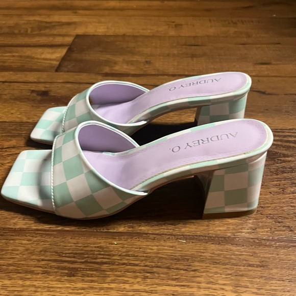 Audrey O. • Slide Shoes • W/ Mint Green • Checkered Design • Size 9 - Picture 13 of 13